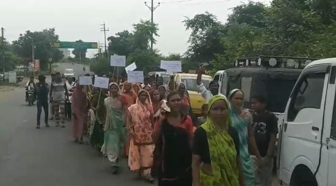 अवैध शराब बिक्री को लेकर महिलाओं ने दर्ज कराया विरोध