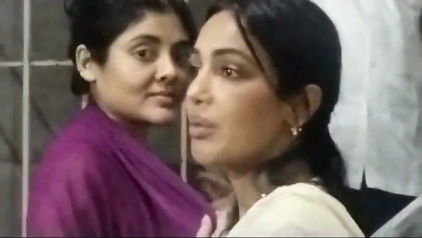 हनी सिंह की बहन स्नेहा....चांदी द्वार से किए भगवान के दर्शन भस्म आरती को भी देखा