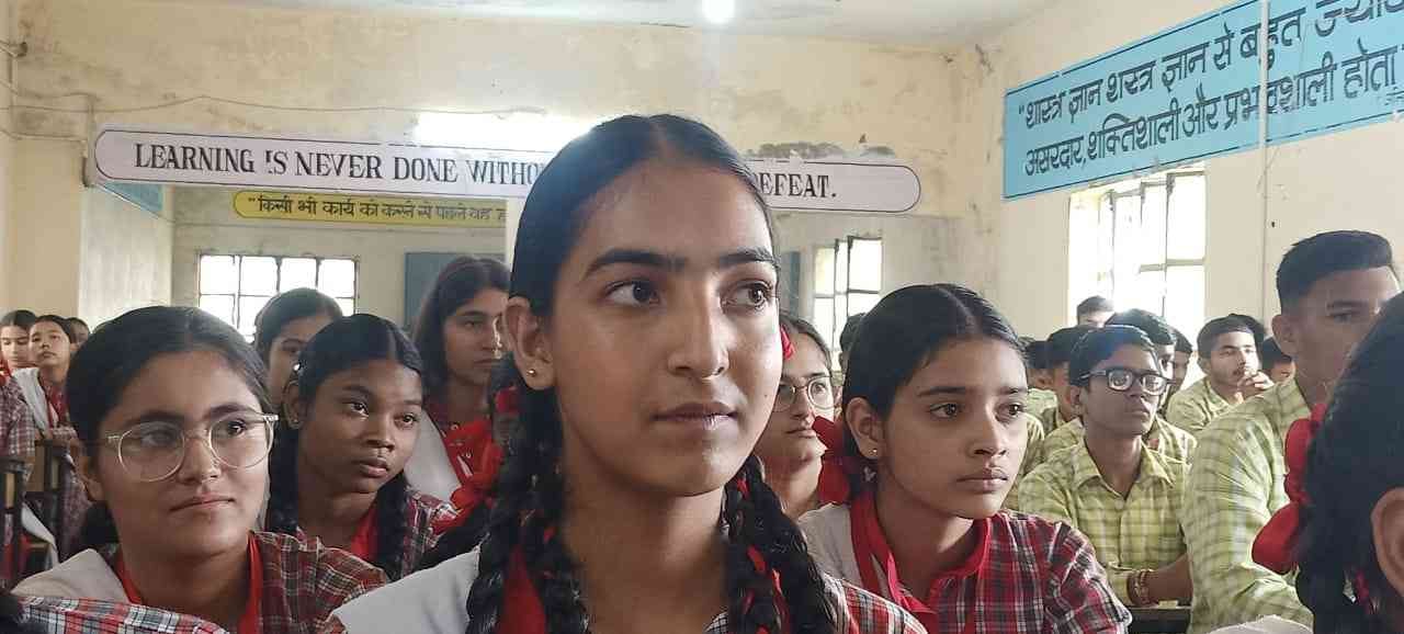 धर्मपुर स्कूल की छात्रा भूमि। संवाद धर्मपुर स्कूल की छात्रा भूमि। संवाद