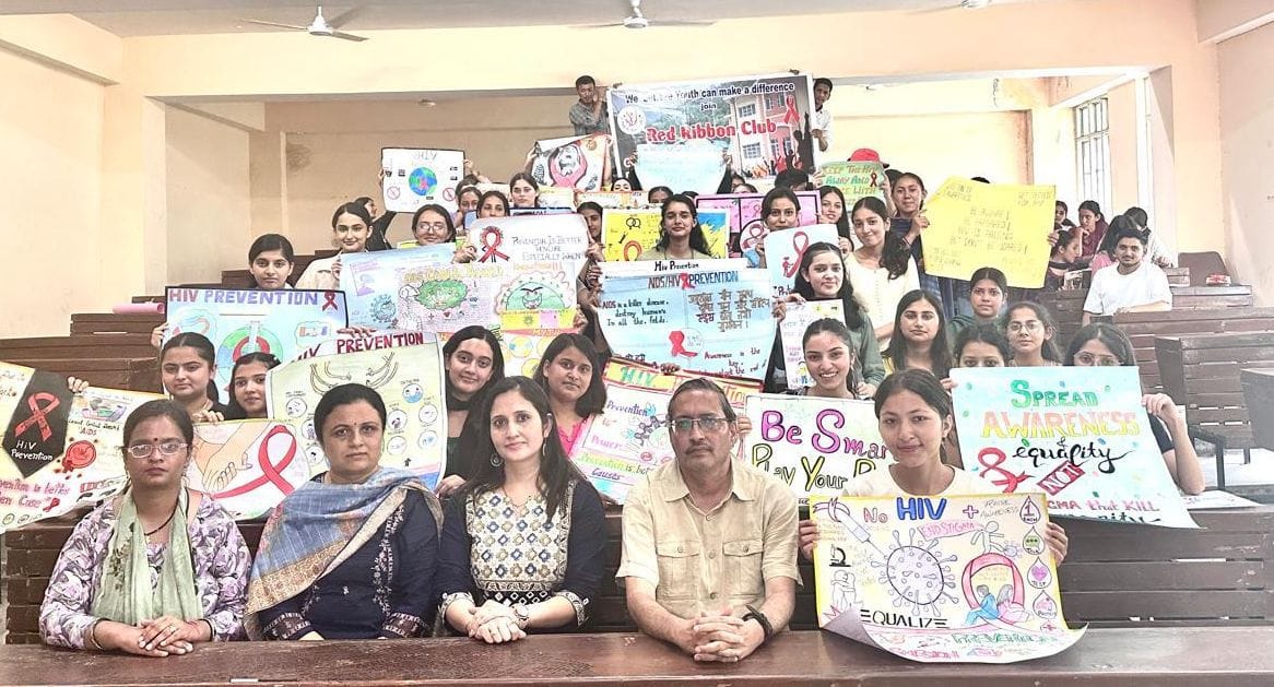 रामपुर कॉलेज में आयोजित रेड रिबन क्लब द्वारा आयोजित एक दिवसीय एचआईवी एड़स जागरूकता पर पोस्टर रामपुर कॉलेज में आयोजित रेड रिबन क्लब द्वारा आयोजित एक दिवसीय एचआईवी एड़स जागरूकता पर पोस्टर