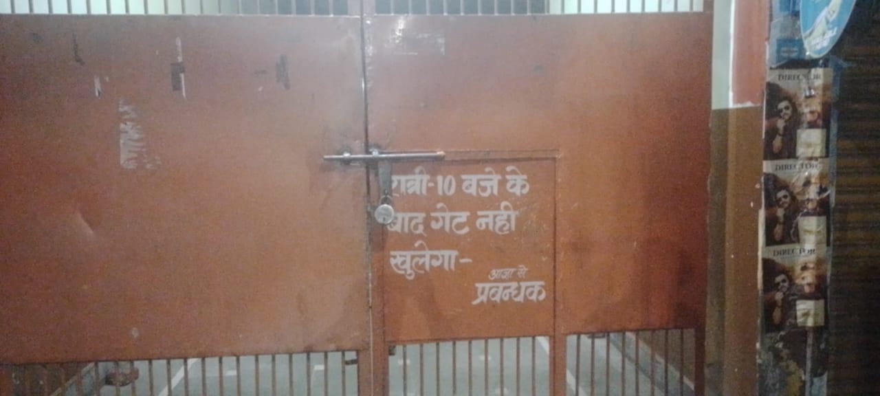 शामली रेलवे स्टेशन पर सोते अभ्यर्थी। संवाद शामली रेलवे स्टेशन पर सोते अभ्यर्थी। संवाद