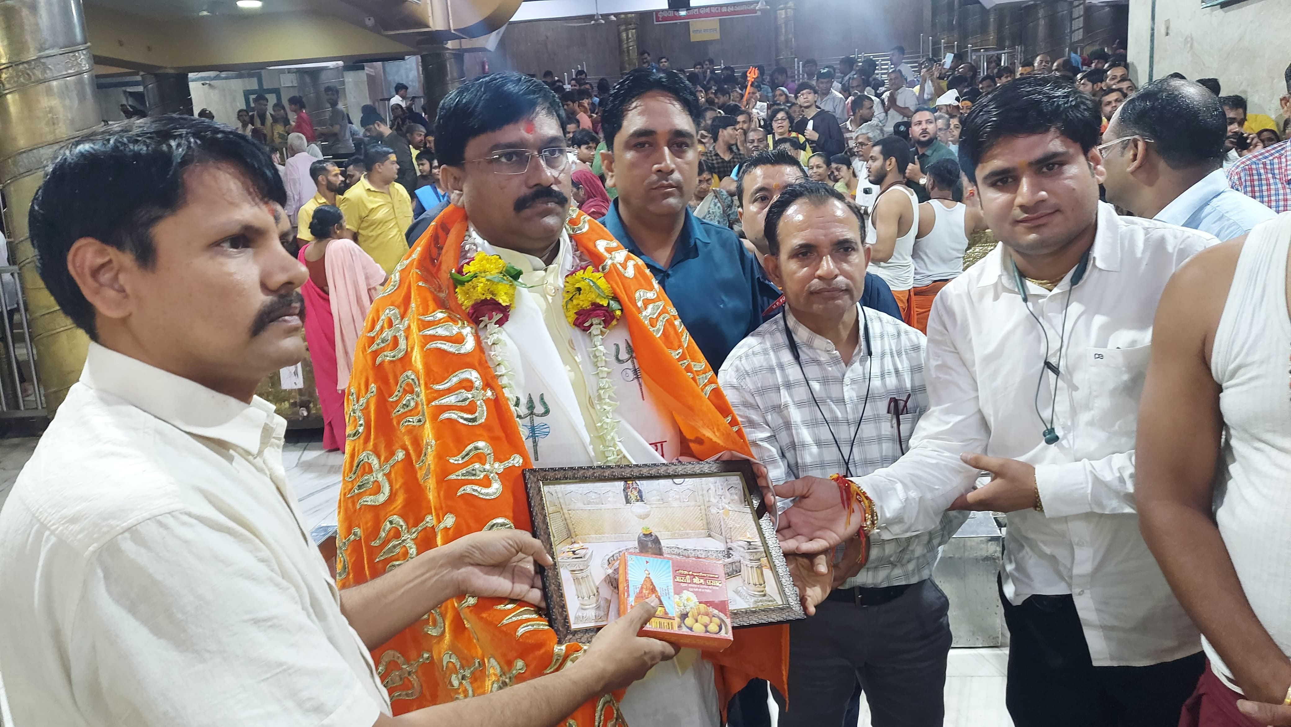 बाबा महाकाल के दर्शन करने पहुंचे राज्यमंत्री धर्मेंद्र लोधी....चांदी द्वार से लिया आशीर्वाद, प् बाबा महाकाल के दर्शन करने पहुंचे राज्यमंत्री धर्मेंद्र लोधी....चांदी द्वार से लिया आशीर्वाद, प्