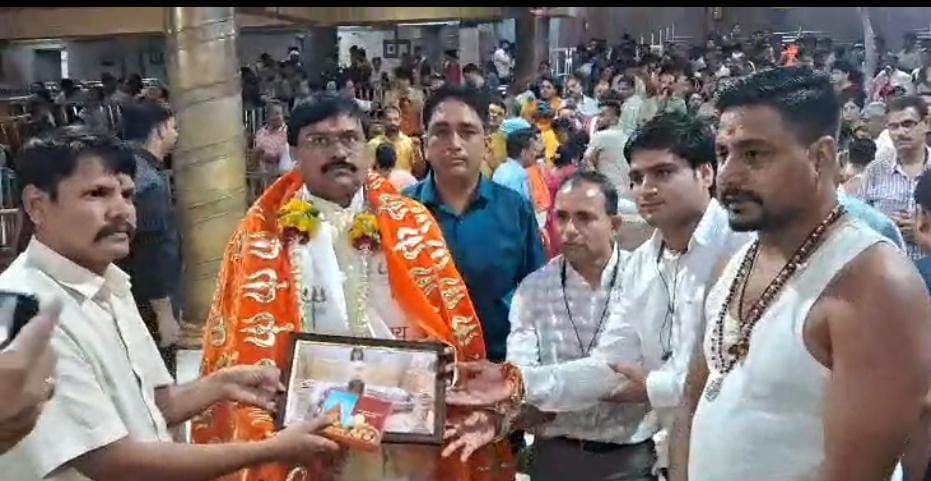 बाबा महाकाल के दर्शन करने पहुंचे राज्यमंत्री धर्मेंद्र लोधी....चांदी द्वार से लिया आशीर्वाद, प् बाबा महाकाल के दर्शन करने पहुंचे राज्यमंत्री धर्मेंद्र लोधी....चांदी द्वार से लिया आशीर्वाद, प्