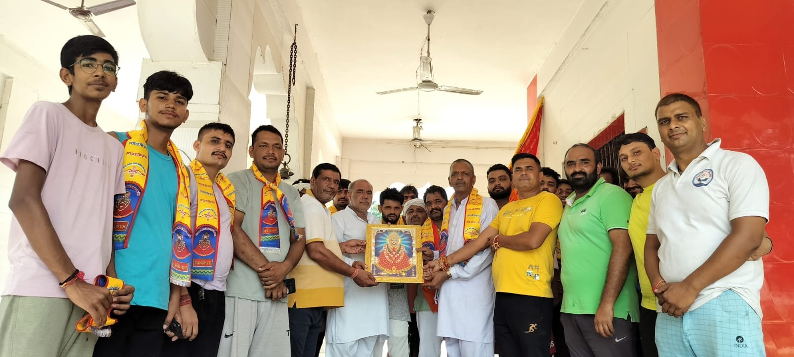 फोटो 71: चुलकाना रथ यात्रा का स्वागत करते श्याम भक्त। फोटो 71: चुलकाना रथ यात्रा का स्वागत करते श्याम भक्त।