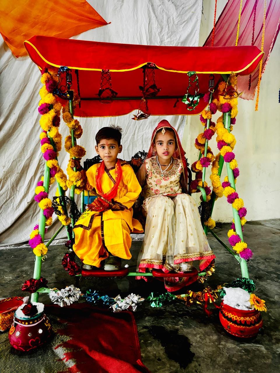 कुरुक्षेत्र। कान्हा को घर लेकर जाना है---- जन्माष्टमी पर्व पर दुकान पर रखे भगवान श्री कृष्ण के कुरुक्षेत्र। कान्हा को घर लेकर जाना है---- जन्माष्टमी पर्व पर दुकान पर रखे भगवान श्री कृष्ण के