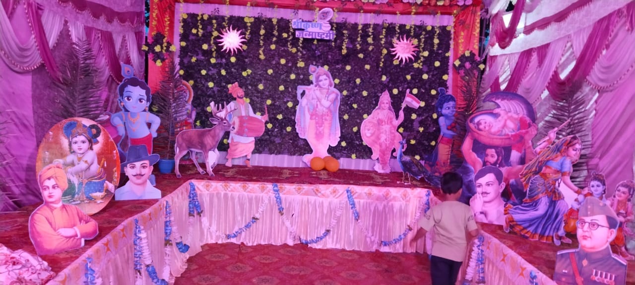 बिशारतगंज में श्रीकृष्ण की भेष भूषा में तैयार बालिका वर्णिका साहू बिशारतगंज में श्रीकृष्ण की भेष भूषा में तैयार बालिका वर्णिका साहू