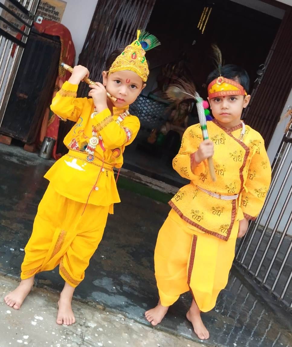 बिशारतगंज में श्रीकृष्ण की भेष भूषा में तैयार बालिका वर्णिका साहू बिशारतगंज में श्रीकृष्ण की भेष भूषा में तैयार बालिका वर्णिका साहू