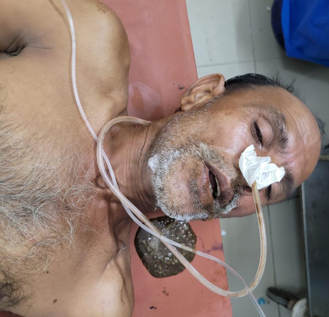पीलीभीत के जिला चिकित्सालय में मौजूद घायल के परिजन।स्रोत:सोशल मीडिया पीलीभीत के जिला चिकित्सालय में मौजूद घायल के परिजन।स्रोत:सोशल मीडिया