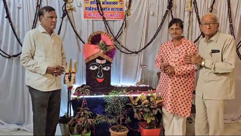 देर रात मना कृष्ण जन्मोत्सव, बाबा बर्फानी की बनाई झांकी