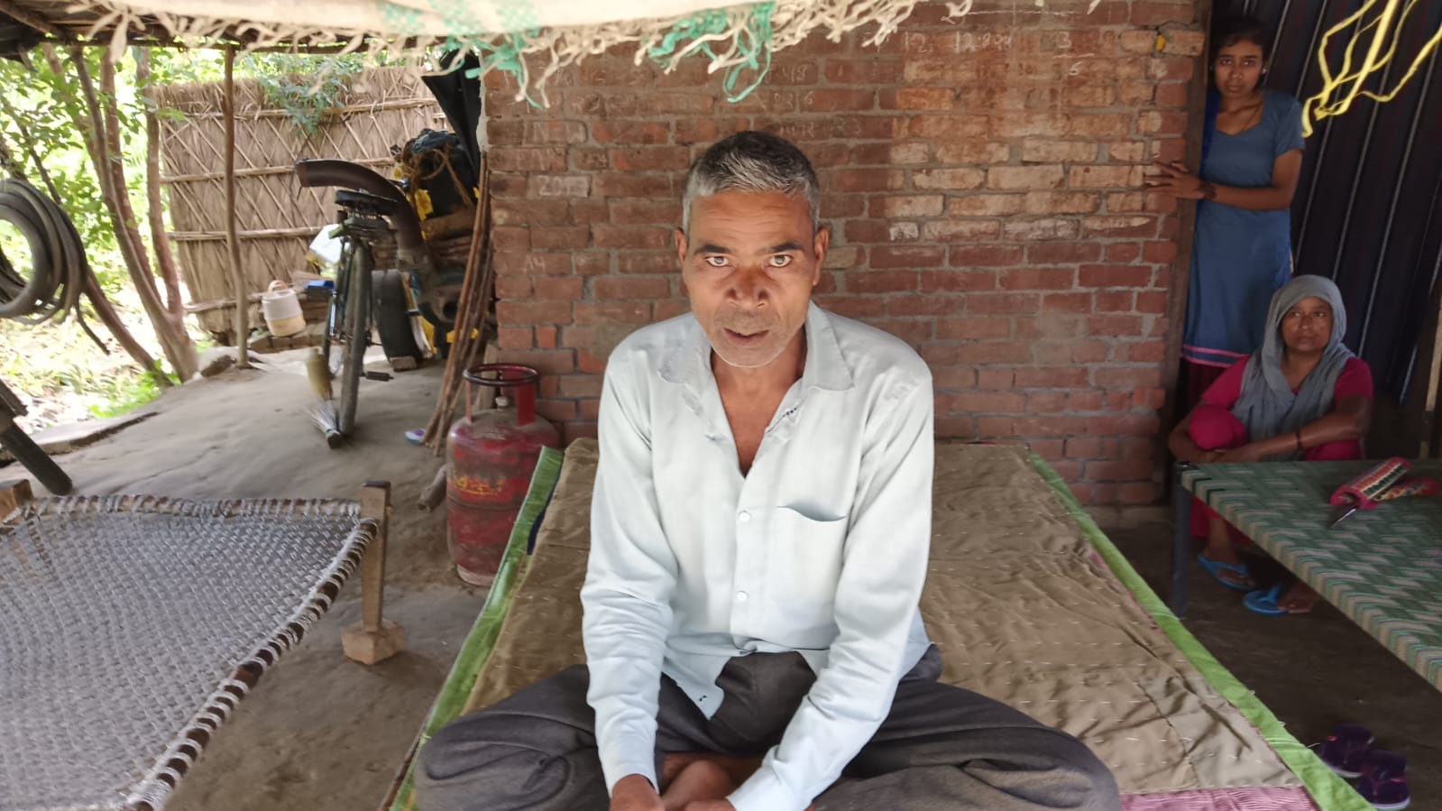 अकबरपुर में नालियो में जमा कूड़ा। संवाद अकबरपुर में नालियो में जमा कूड़ा। संवाद