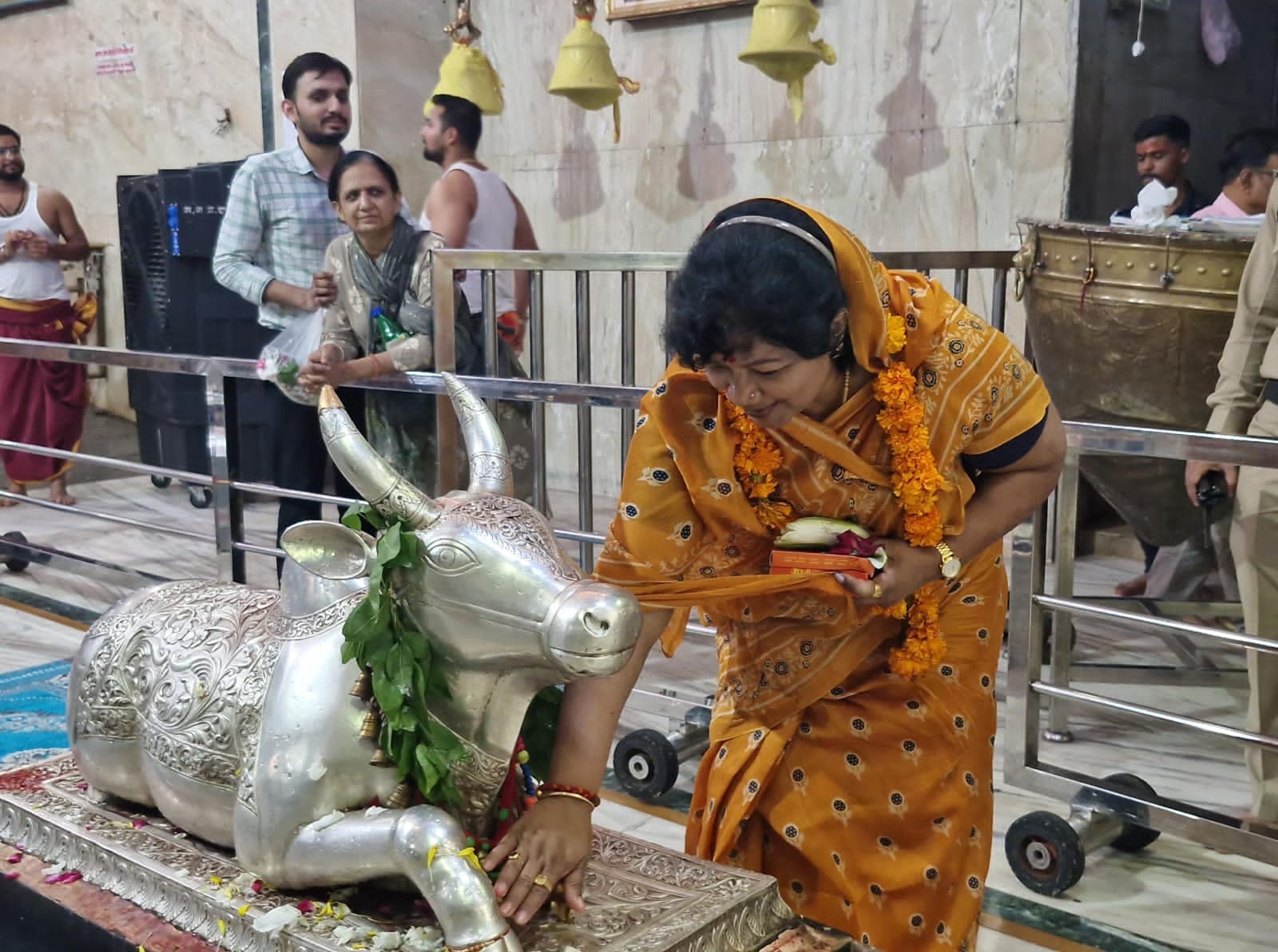 बाबा महाकाल की शरण में पहुंची लोक स्वास्थ्य मंत्री के मंत्री उइके...... चांदी द्वार से लिया आशी बाबा महाकाल की शरण में पहुंची लोक स्वास्थ्य मंत्री के मंत्री उइके...... चांदी द्वार से लिया आशी