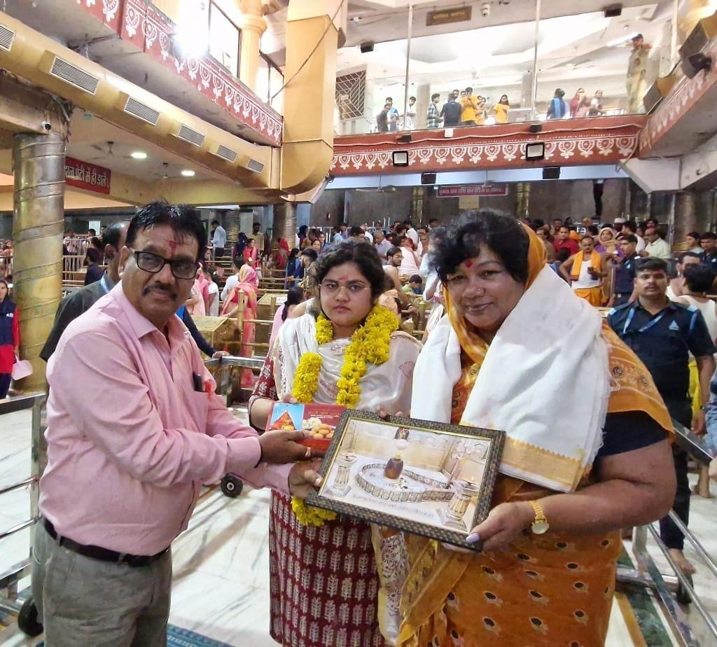 बाबा महाकाल की शरण में पहुंची लोक स्वास्थ्य मंत्री के मंत्री उइके...... चांदी द्वार से लिया आशी बाबा महाकाल की शरण में पहुंची लोक स्वास्थ्य मंत्री के मंत्री उइके...... चांदी द्वार से लिया आशी