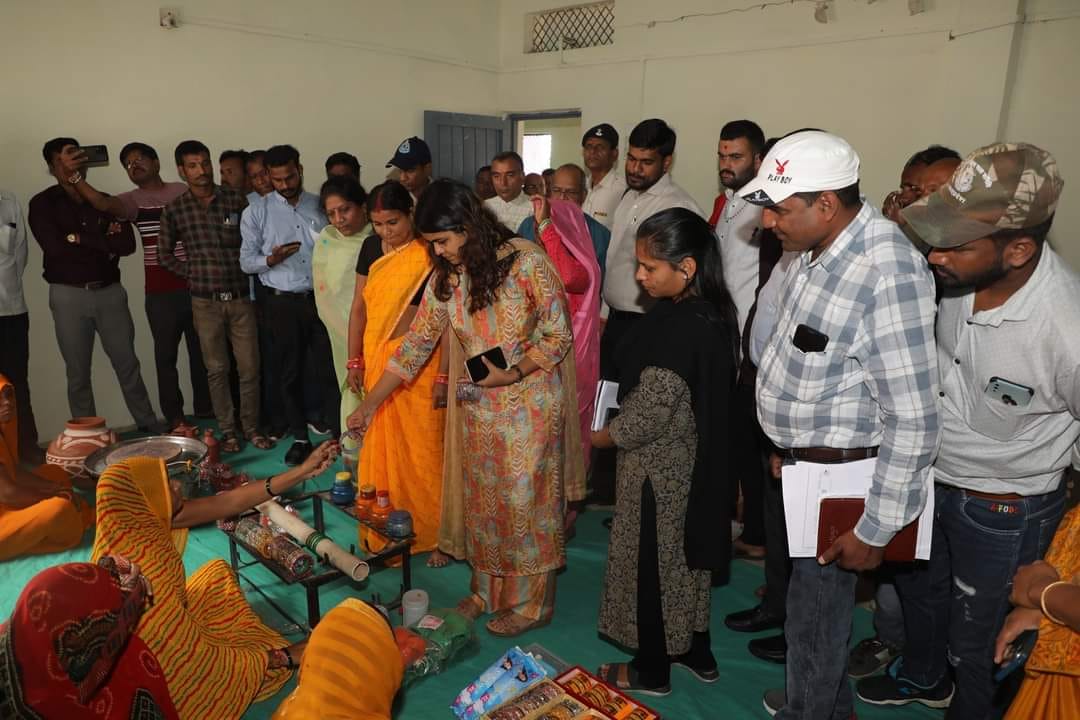 कलेक्टर ने किया विभिन्न क्षेत्रों का निरीक्षण।