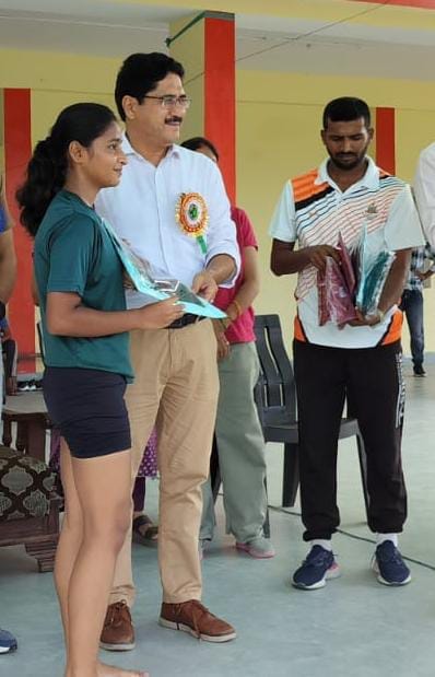 पीलीभीत के गांधी स्टेडियम में आयोजितप्रतियोगिता में भाग लेते प्रतिभागी।स्रोत:स्टेडियम पीलीभीत के गांधी स्टेडियम में आयोजितप्रतियोगिता में भाग लेते प्रतिभागी।स्रोत:स्टेडियम