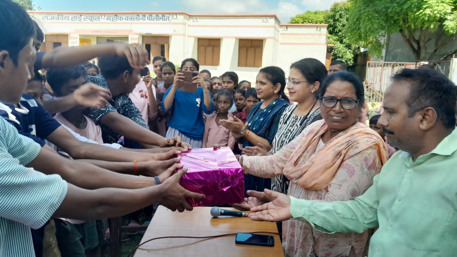 चाटडांग बलदेवपुर विद्यालय में ऊंची कूद में प्रतिभाग करता छात्र।स्रोत:शिक्षक चाटडांग बलदेवपुर विद्यालय में ऊंची कूद में प्रतिभाग करता छात्र।स्रोत:शिक्षक