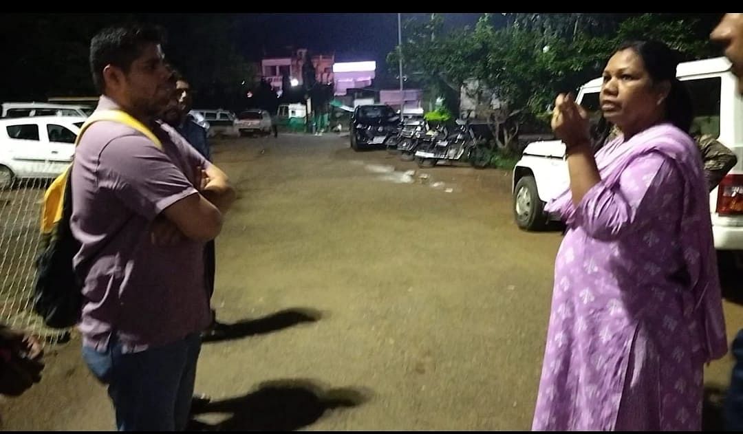 अस्पताल का निरीक्षण करती टीम