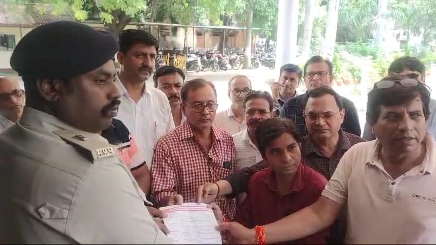 महिला की हत्या के बाद से सर्राफा कार्यबारियों में दिख रहा आक्रोश