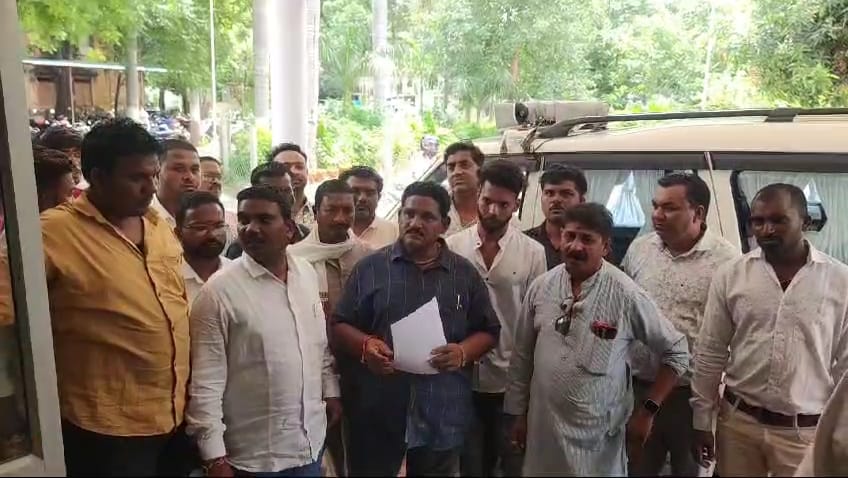 महिला की हत्या के बाद से सर्राफा कार्यबारियों में दिख रहा आक्रोश