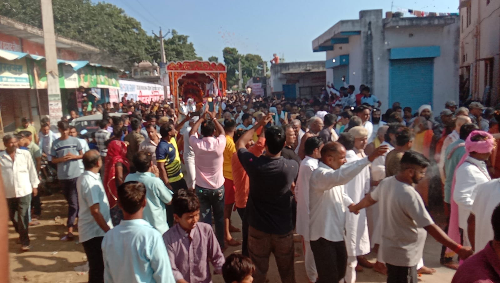 राघवाचार्य महाराज का अंतिम संस्कार आज गांव में निकाली जा रही है बैकुंठ यात्रा