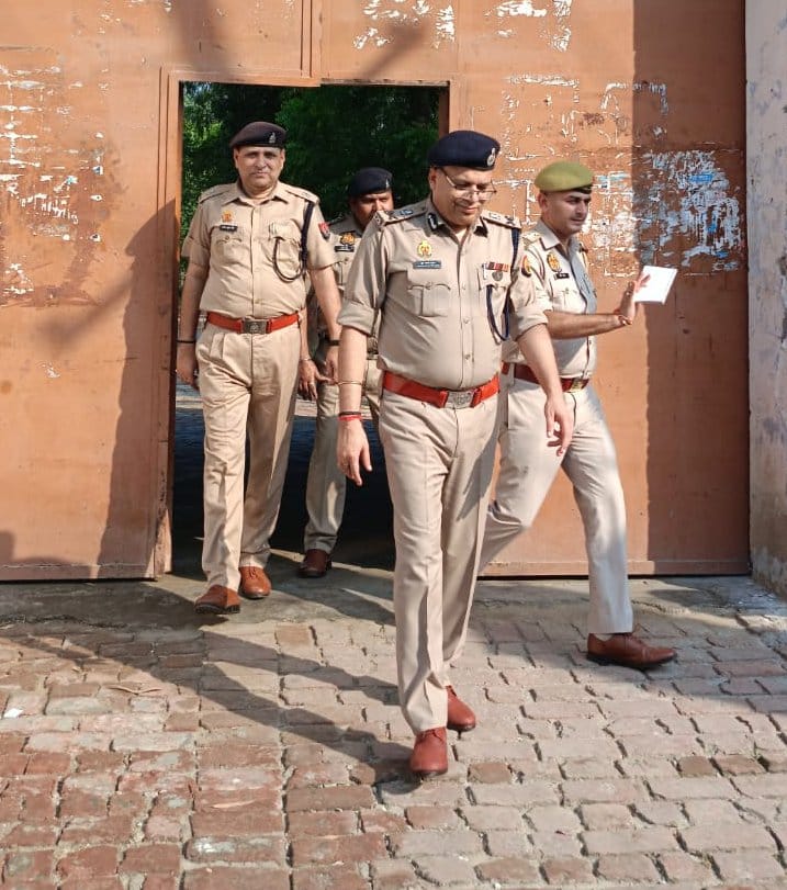 शामली के विश्वकर्मा धर्मशाला में आराम करते अभ्यर्थी । संवाद शामली के विश्वकर्मा धर्मशाला में आराम करते अभ्यर्थी । संवाद