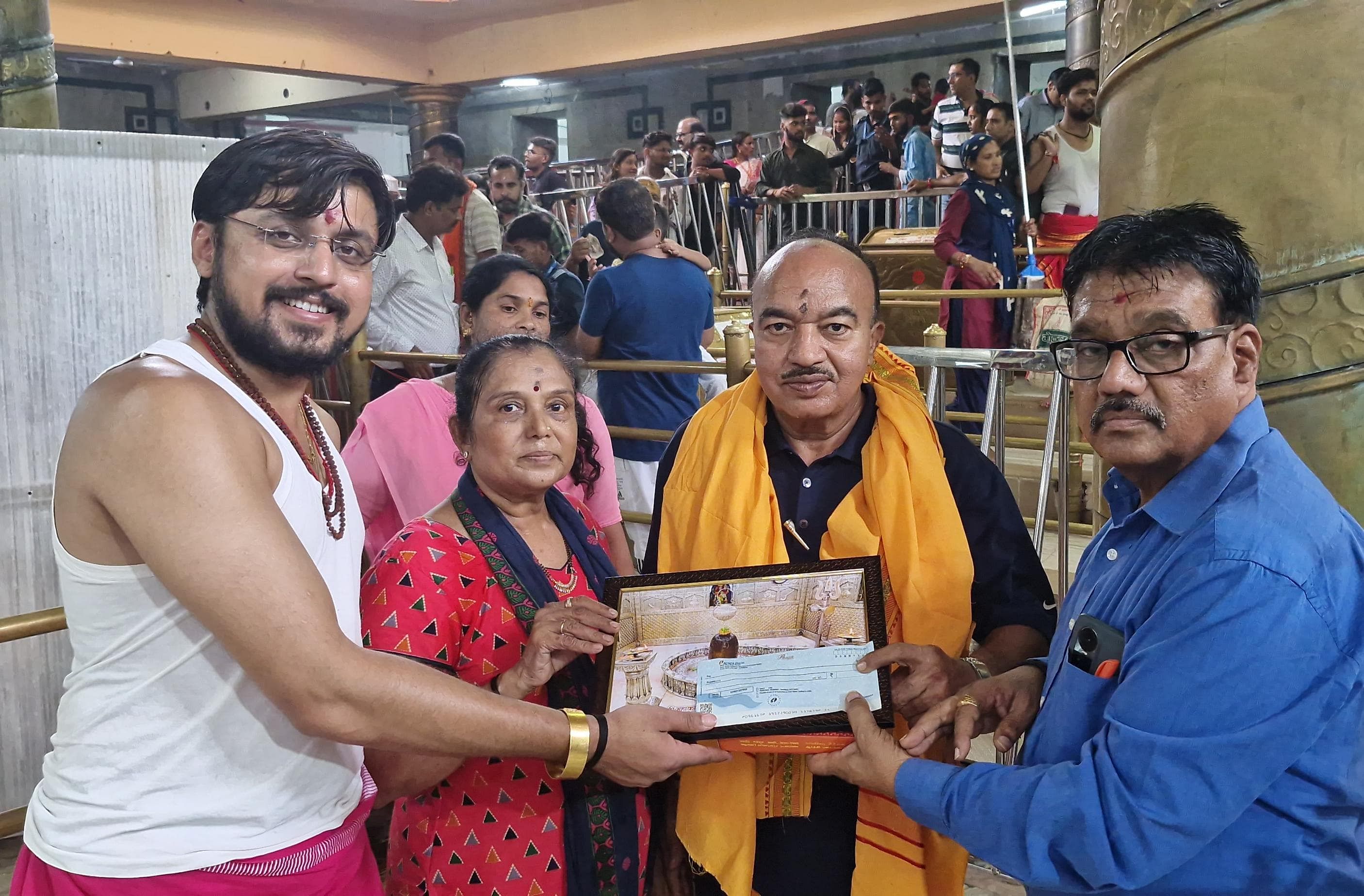 भस्म रमाकर सजे महाकाल...भक्तो ने किया जमकर दान