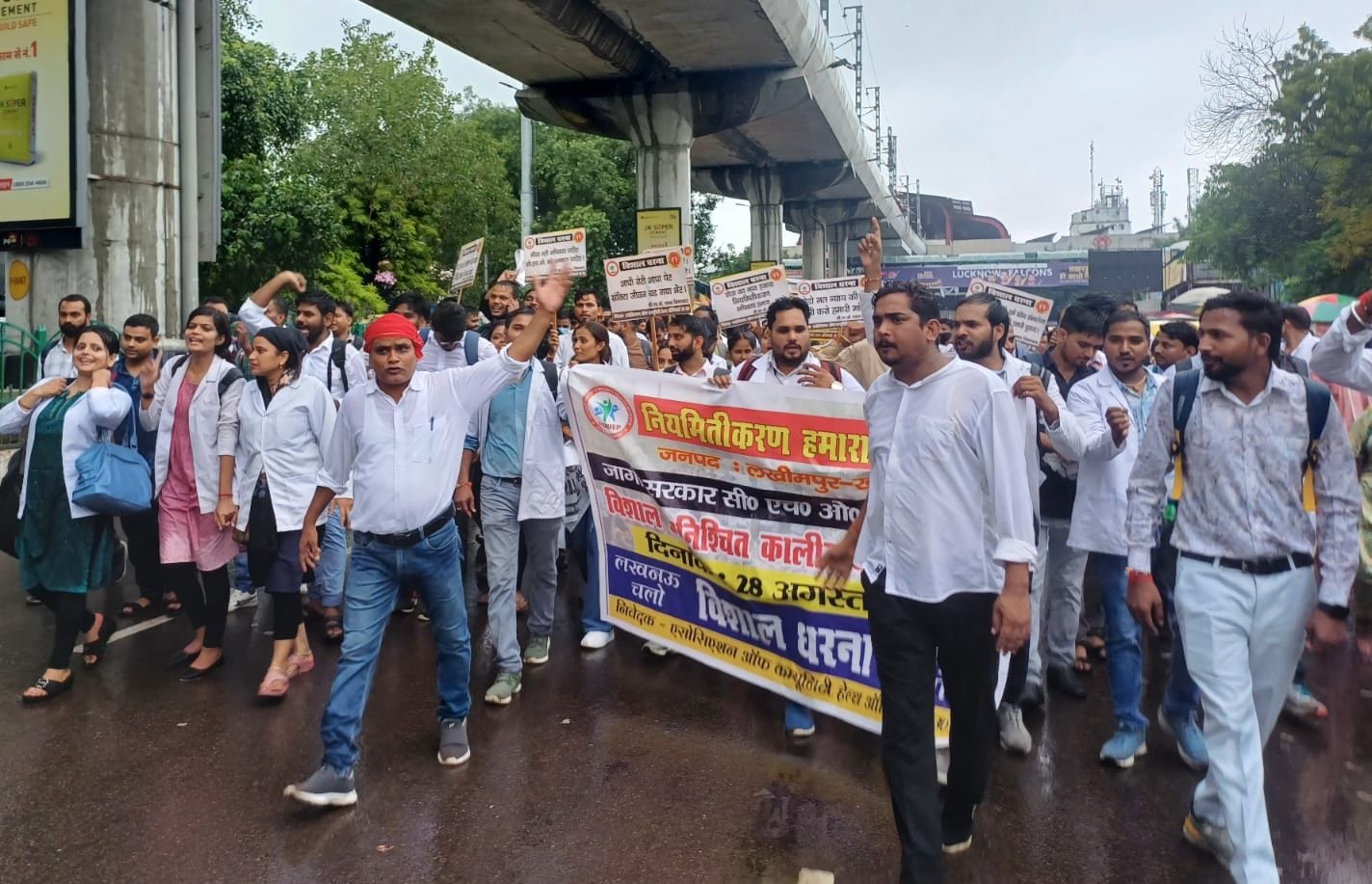 निघासन के लुधौरी गांव का बंद मिला आयुष्मान मंदिर। संवाद निघासन के लुधौरी गांव का बंद मिला आयुष्मान मंदिर। संवाद