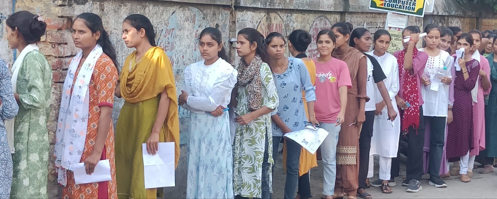 पीलीभीत की टनकपुर रोड पर लगा जाम।संवाद
