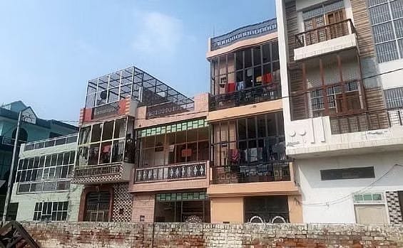 01जेएनडी28-शहर की एक कॉलोनी में मकानों पर लगाई गई ग्रिल। संवाद 01जेएनडी28-शहर की एक कॉलोनी में मकानों पर लगाई गई ग्रिल। संवाद
