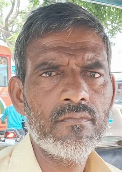 बहेड़ी मोड़ पर रोडवेज बस को शहर में अंदर जाने से रोकती यातायात पुलिस। संवाद बहेड़ी मोड़ पर रोडवेज बस को शहर में अंदर जाने से रोकती यातायात पुलिस। संवाद