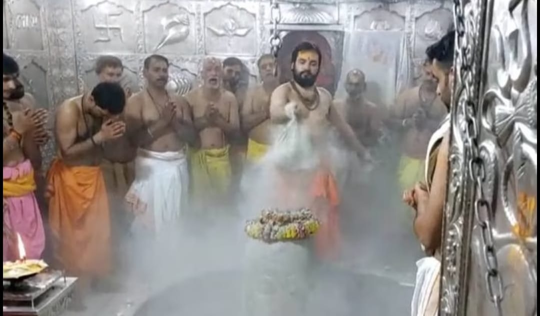 जानिए ऐसा क्या हुआ कि अब रात 2.30 बजे नहीं बल्कि सुबह 4 बजे जागेंगे बाबा महाकाल...फिर होगी भस्म