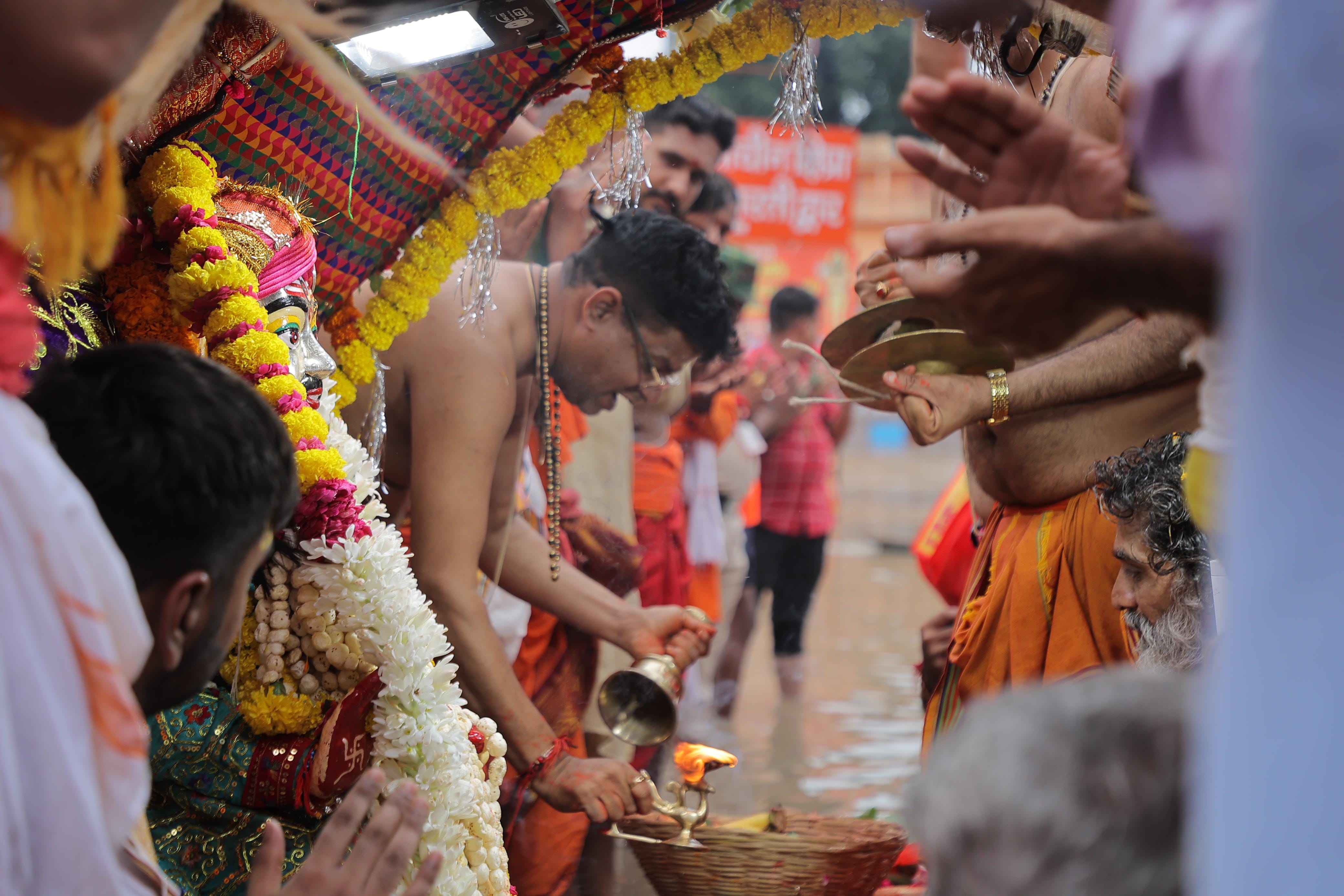 धार्मिक सौहार्द का प्रतिक शाही सवारी - हिंदू के साथ मुस्लिम समाज के लोग भी गाते हैं भजन धार्मिक सौहार्द का प्रतिक शाही सवारी - हिंदू के साथ मुस्लिम समाज के लोग भी गाते हैं भजन
