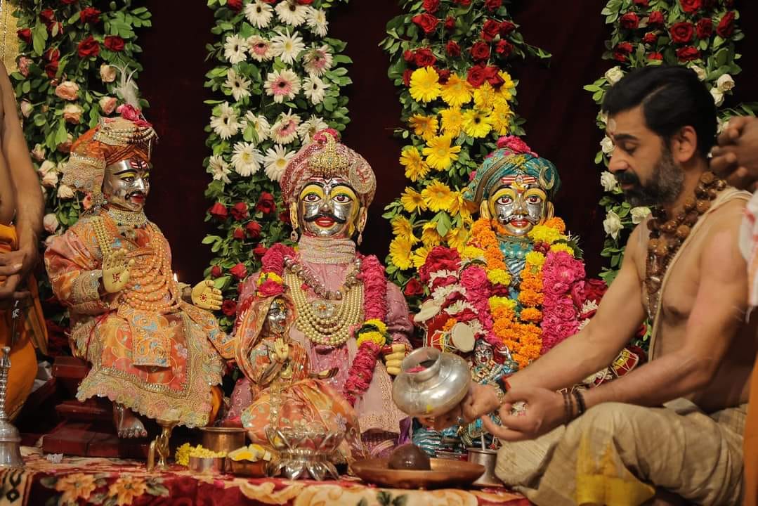 धार्मिक सौहार्द का प्रतिक शाही सवारी - हिंदू के साथ मुस्लिम समाज के लोग भी गाते हैं भजन धार्मिक सौहार्द का प्रतिक शाही सवारी - हिंदू के साथ मुस्लिम समाज के लोग भी गाते हैं भजन