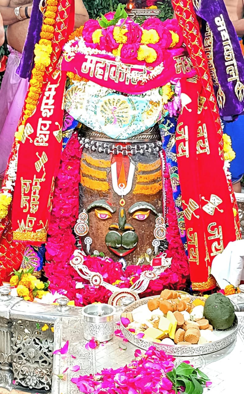भस्म आरती.....बाबा महाकाल का निराला स्वरूप आज हनुमान के रूप मे दिए दर्शन