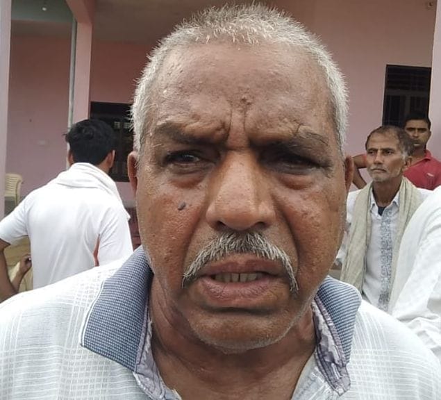 फोटो संख्या:72-बीपीएल राशन कार्ड धारकों को राशन नहीं मिलने पर गांव जड़वा में पंचायत करते ग्रा फोटो संख्या:72-बीपीएल राशन कार्ड धारकों को राशन नहीं मिलने पर गांव जड़वा में पंचायत करते ग्रा