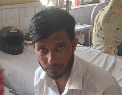 जिला अस्पताल में बिजली गुल होने से बंद पड़े पंखा। बेहाल मरीज व तीमारदार। संवाद