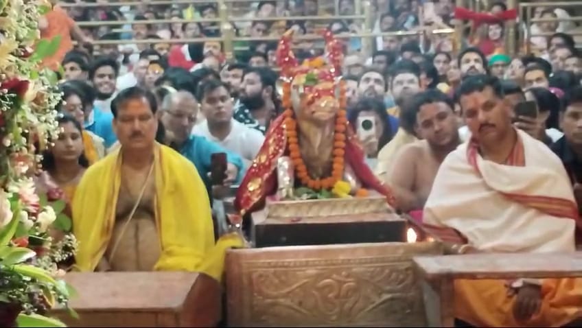 जन्मदिन पर बाबा महाकाल की भस्म आरती में शामिल हुए प्रभारी मंत्री टेटवाल जन्मदिन पर बाबा महाकाल की भस्म आरती में शामिल हुए प्रभारी मंत्री टेटवाल