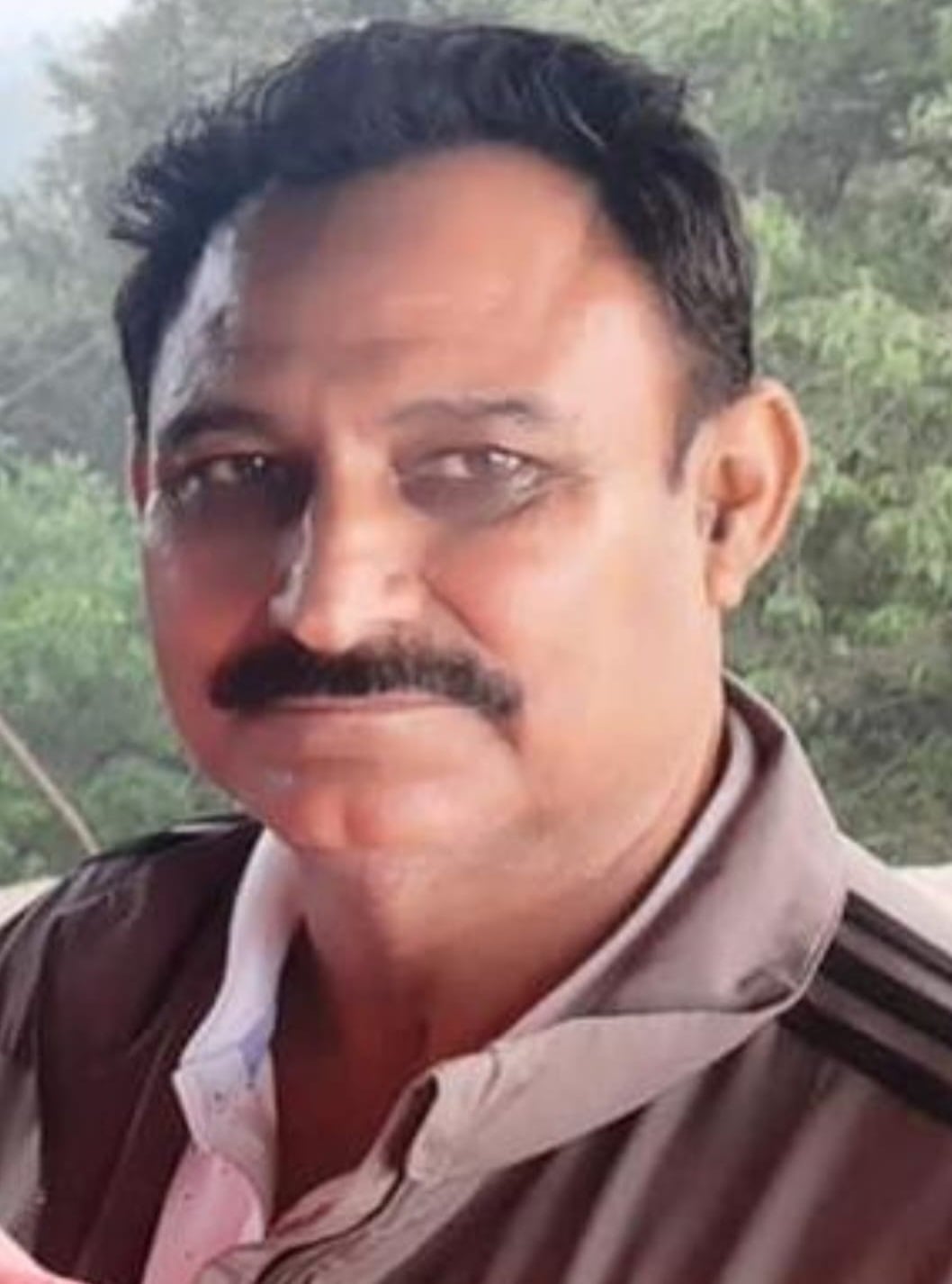 शामली में गुड्डन हत्याकांड में घटनास्थल पर पहुंचे डीआईजी अजय साहनी एसपी से जानकारी लेते हुए। स् शामली में गुड्डन हत्याकांड में घटनास्थल पर पहुंचे डीआईजी अजय साहनी एसपी से जानकारी लेते हुए। स्