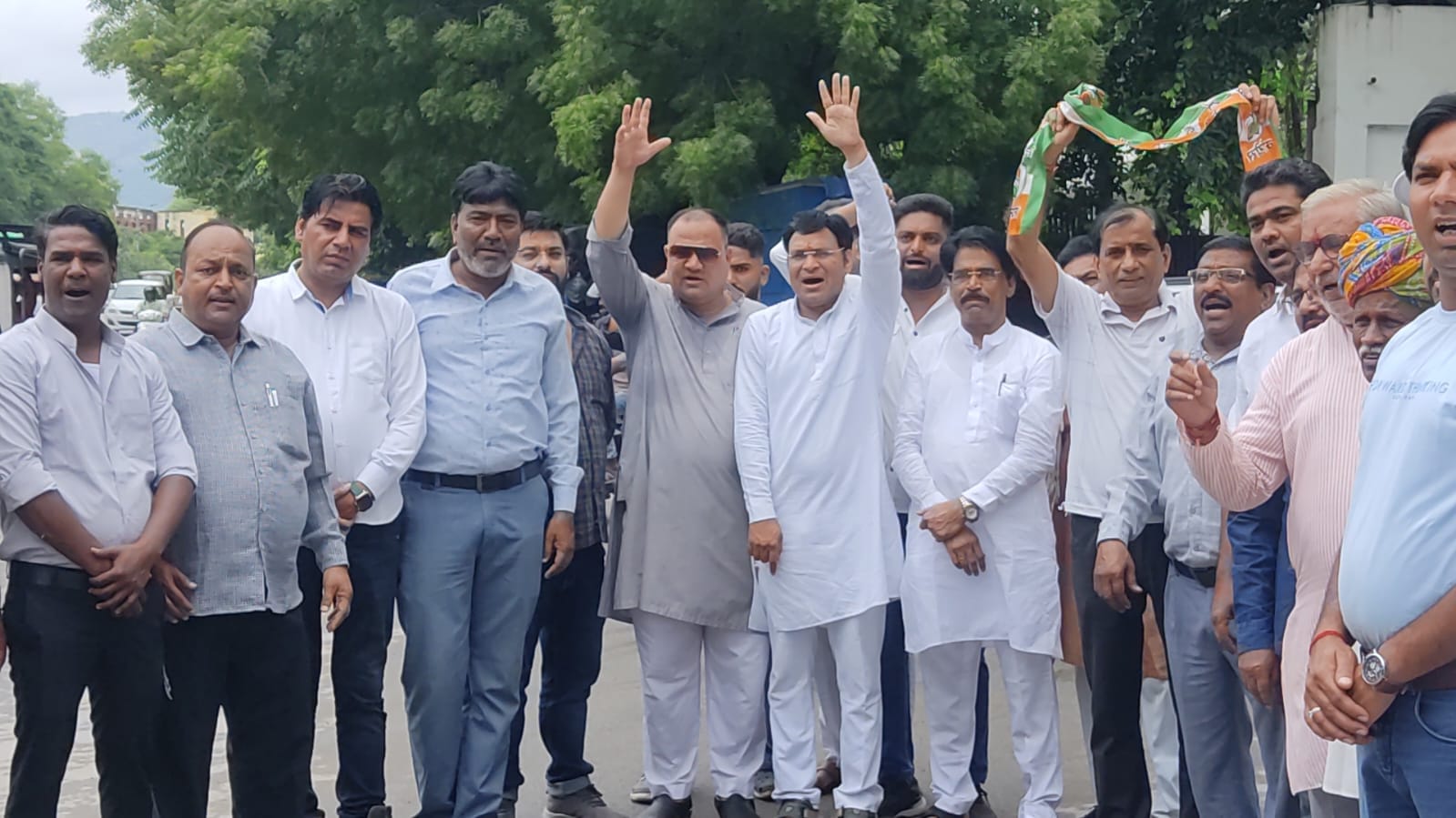 अजमेर शहर की टूटी सड़कों के खिलाफ कांग्रेस ने किया प्रदर्शन