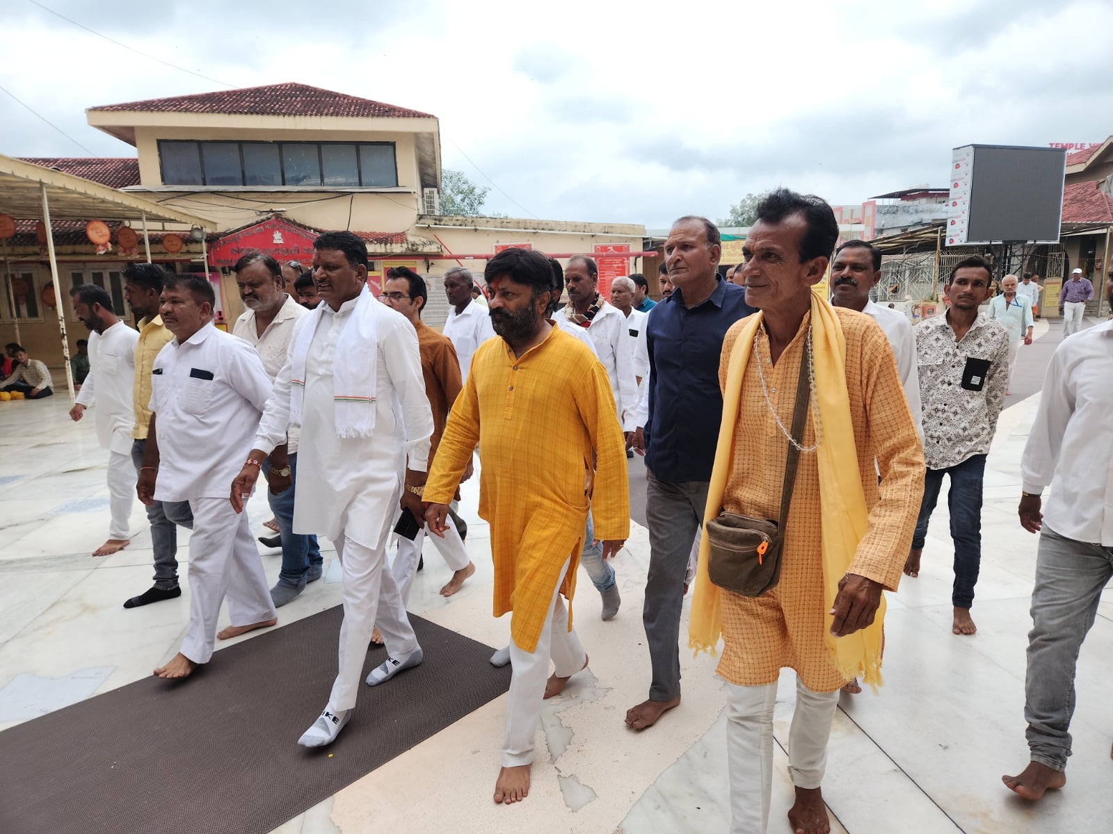 सिरोही। कांग्रेस के दांता विधायक कांतिभाई खराड़ी का 51 वें शक्तिपीठ महोत्सव के नाम पर अंबाजी मं सिरोही। कांग्रेस के दांता विधायक कांतिभाई खराड़ी का 51 वें शक्तिपीठ महोत्सव के नाम पर अंबाजी मं
