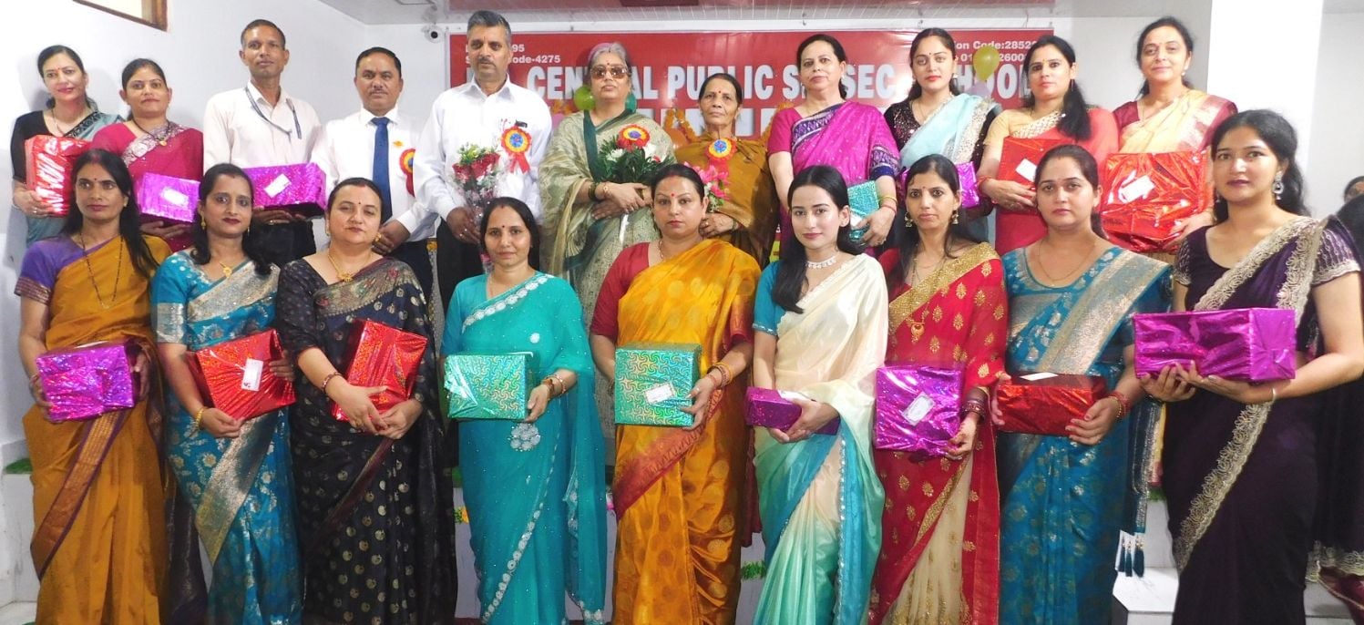राजकीय महाविद्यालय अर्की में अध्यापक को सम्मानित करते विद्यार्थी। संवाद राजकीय महाविद्यालय अर्की में अध्यापक को सम्मानित करते विद्यार्थी। संवाद