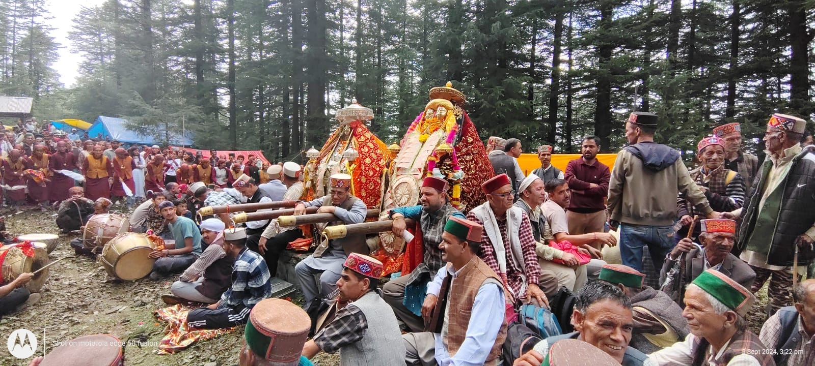 रानीकोट का ऐतिहासिक दो दिवसीय मेला में नाटी करते स्थानीय लोग रानीकोट का ऐतिहासिक दो दिवसीय मेला में नाटी करते स्थानीय लोग