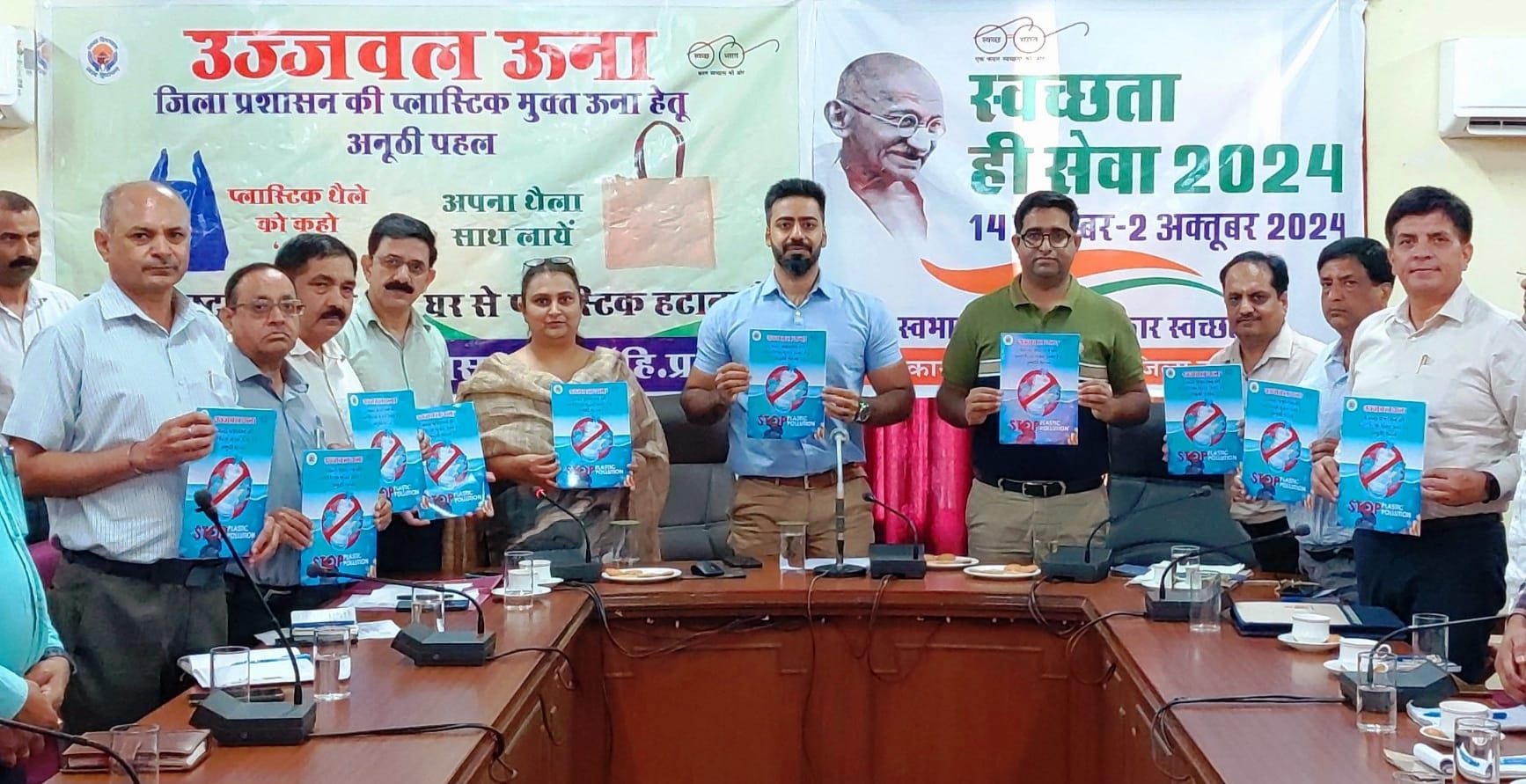 ‘उज्ज्वल ऊना’’ मुहिम के शुभारंभ को लेकर अधिकारियों के साथ बैठक करते उपायुक्त जतिन लाल।स्रोत वि ‘उज्ज्वल ऊना’’ मुहिम के शुभारंभ को लेकर अधिकारियों के साथ बैठक करते उपायुक्त जतिन लाल।स्रोत वि
