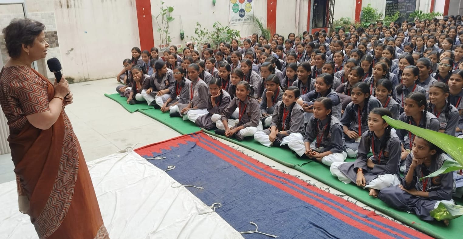 माध्यमिक शिक्षा विभाग द्वारा आयोजित शिक्षक दिवस कार्यक्रम में शिक्षकों को किया गया सम्मानित। सं