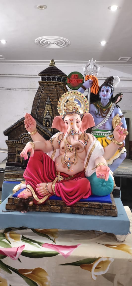 पीलीभीत एवं महाराष्ट्र मित्र मंडल के गणेश चतुर्थी उत्सव के लिए ग्वालियर से मंगाई गई गणेश मूर्ति पीलीभीत एवं महाराष्ट्र मित्र मंडल के गणेश चतुर्थी उत्सव के लिए ग्वालियर से मंगाई गई गणेश मूर्ति