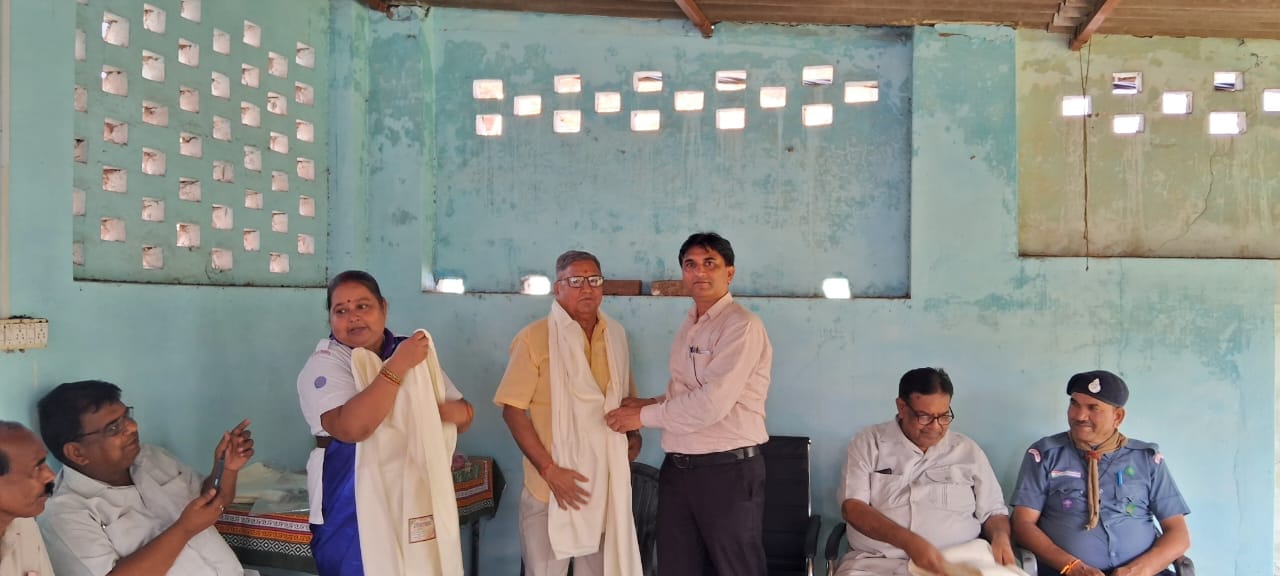 पीलीभीत के चिरौंजीलाल विद्या मंदिर इंटर कॉलेज में राष्ट्रीय शैक्षिक महासंघ के सेवानिवृत शिक्ष