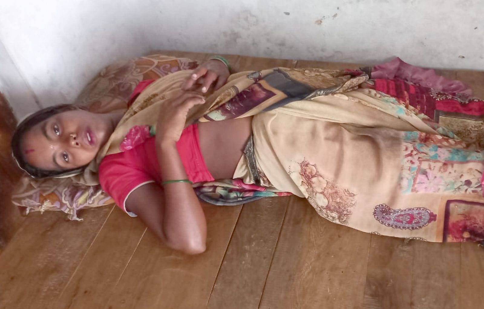 समरेर के स्वास्थ्य केंद्र पर जांच करते डॉक्टर। संवाद समरेर के स्वास्थ्य केंद्र पर जांच करते डॉक्टर। संवाद