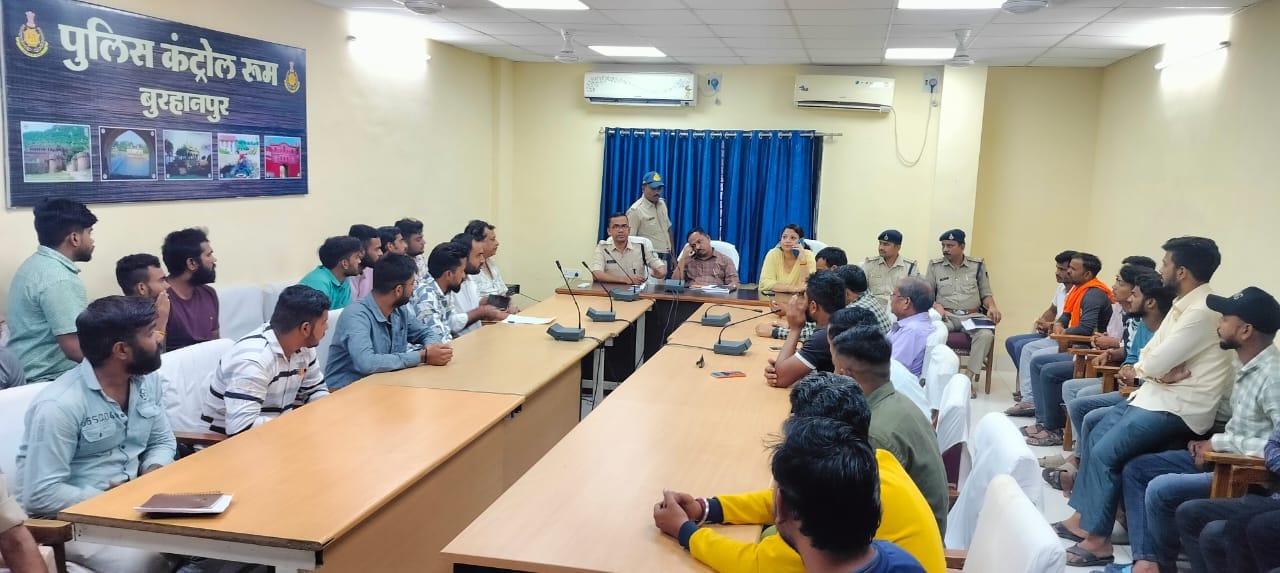 त्यौहारी सीजन को लेकर डीजे संचालकों की ली गई बैठक