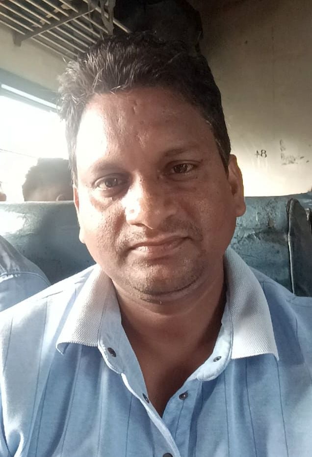 06जेएनडी14-चुनाव को लेकर ट्रेन में चर्चा करते यात्री। संवाद
