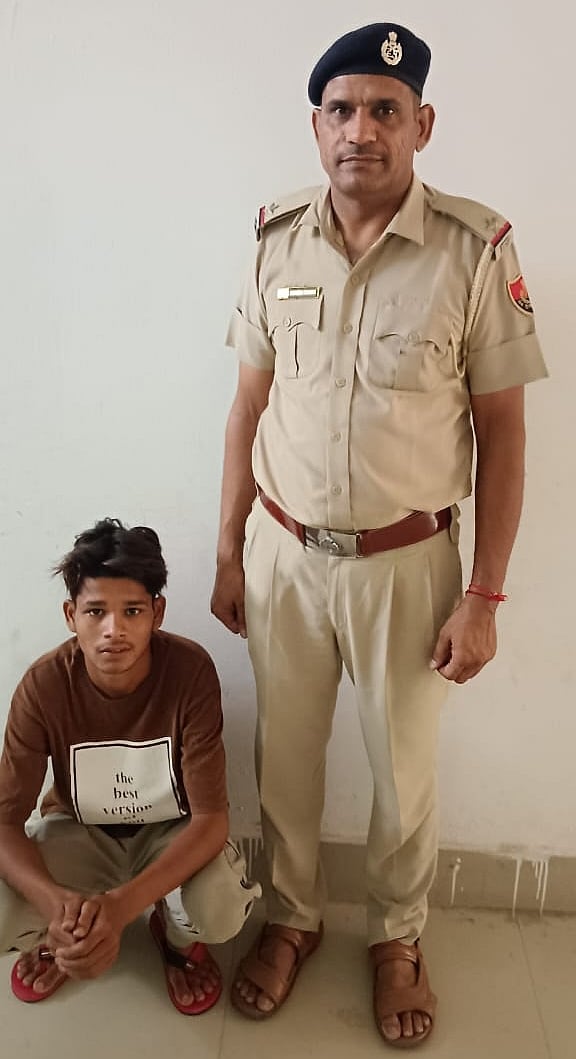 06जेएनडी26: पुलिस गिरफ्त में पकड़ा गया आरोपी राहुल। स्रोत पुलिस प्रशासन