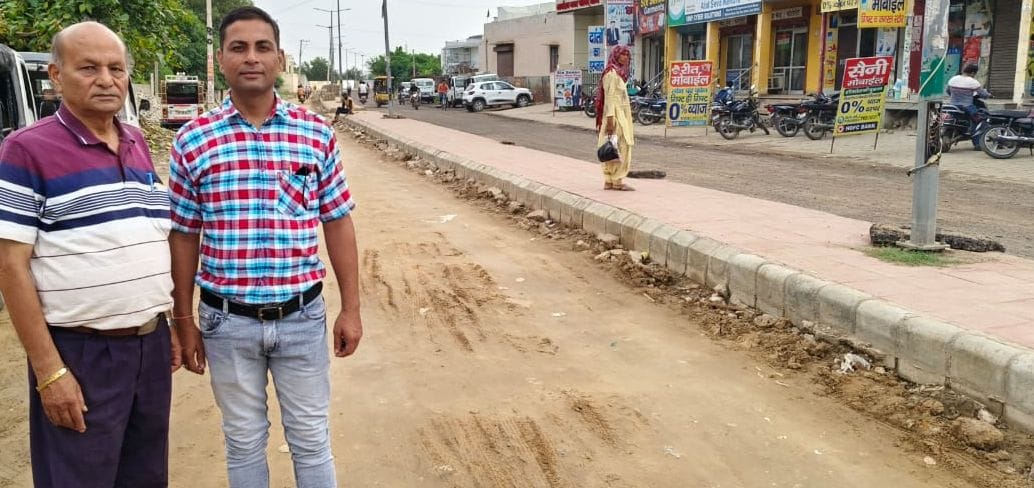 07जेएनडी18 : मिनी बाईपास पर सड़क बनाने के लिए उखाड़ी गई पहली सड़क। संवाद